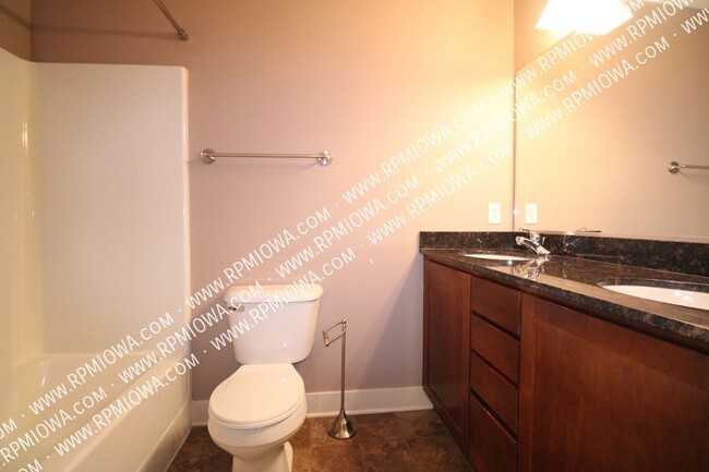 Building Photo - 2 MASTER SUITES!!! 2 Bedrooms, 2.5 Bath To...