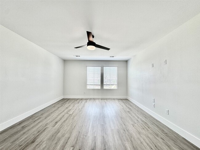 Building Photo - 8509 Shoreham