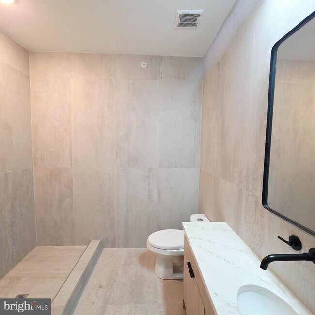 Building Photo - 714 Chestnut St