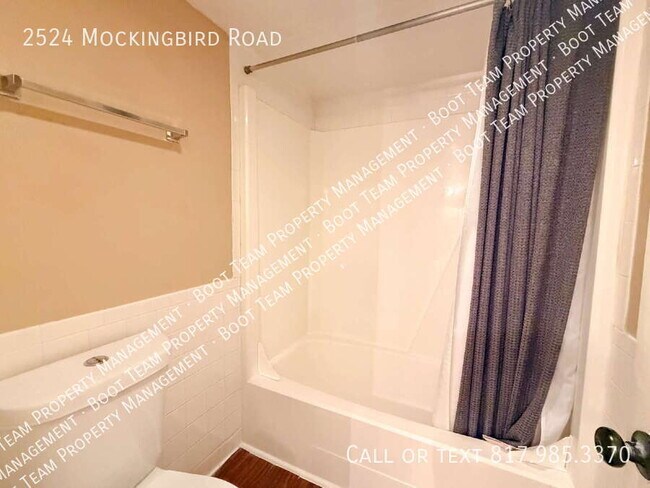 Building Photo - 2524 Mockingbird Rd