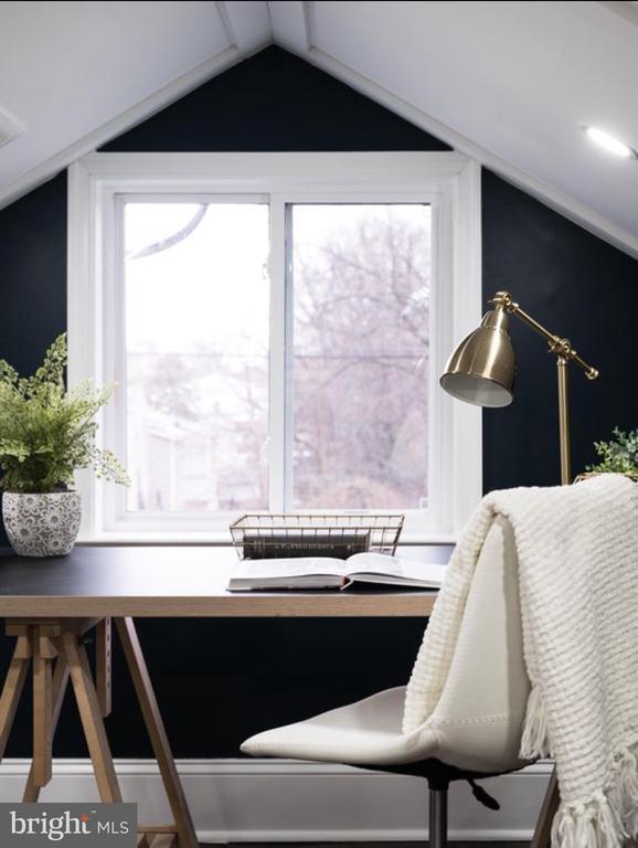 Building Photo - 612 44th St NE