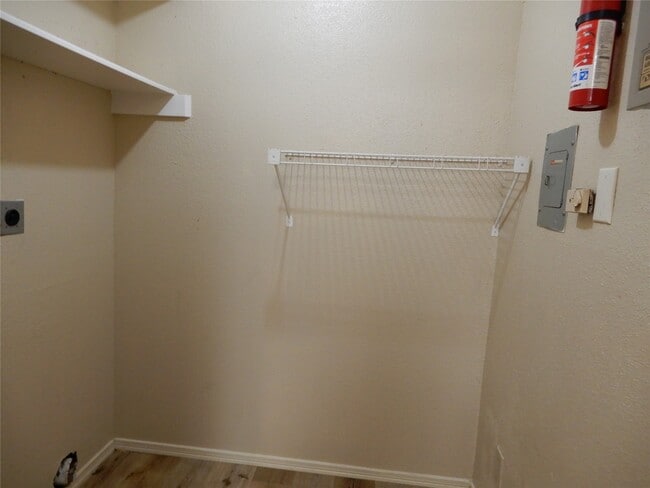 Building Photo - 9797 Leawood Blvd