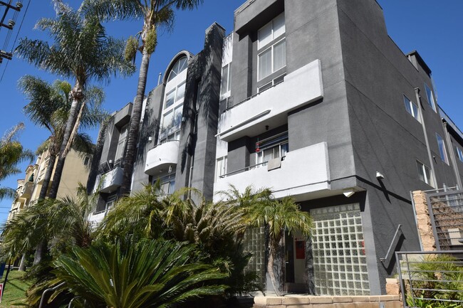 Primary Photo - 11315 Moorpark St