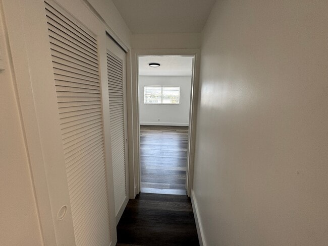 Building Photo - 9700 E Bay Harbor Dr