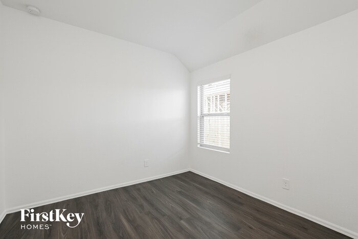 Building Photo - 18430 Summit Ranch Dr