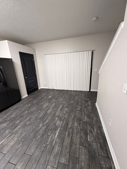 Building Photo - 30316 Elderwood Dr
