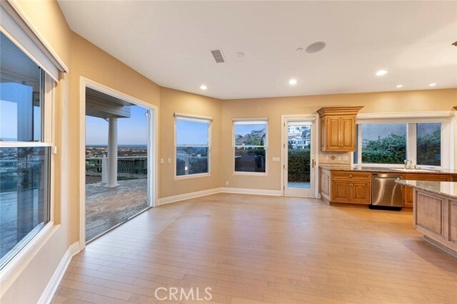 Building Photo - 12 San Remo