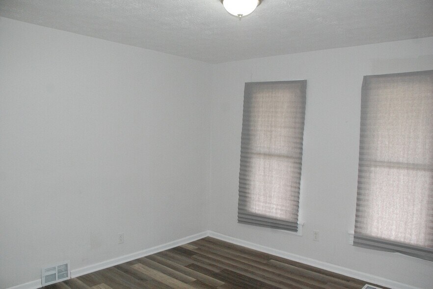 Building Photo - 575 W 13th St