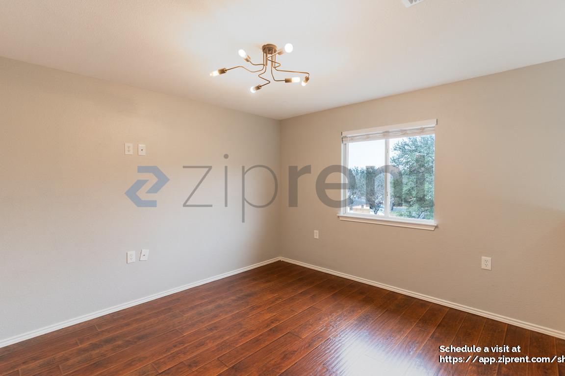 Building Photo - 817 Sheraton Ave