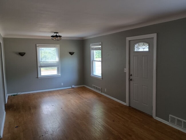 Building Photo - 320 S Griffin St