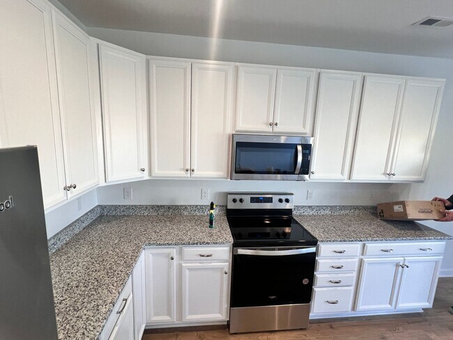 Building Photo - Blacksburg, 3 BR / 2 BA, Available for rent in the Westhill section of Prices Fork Road