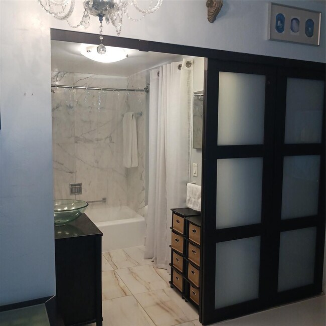 Building Photo - 3700 Galt Ocean Dr