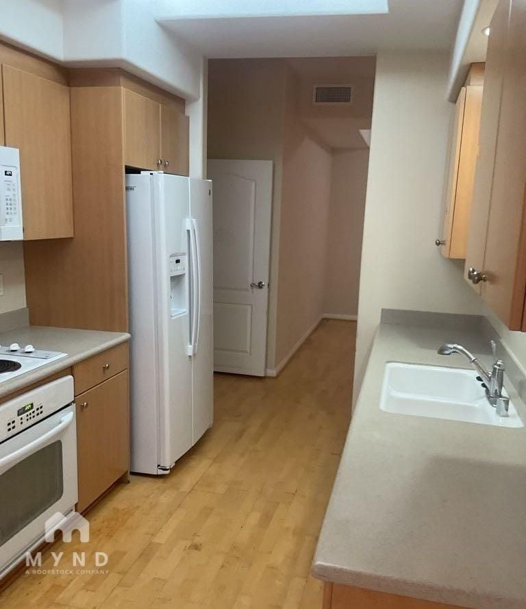 Building Photo - 130 E San Fernando St