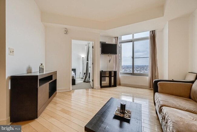 Building Photo - 675 S President St