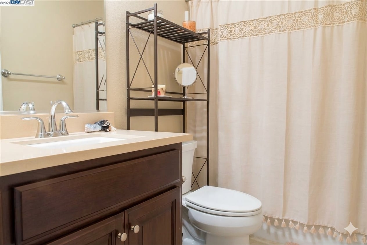 Second Full Bath - 3335 Central Pky