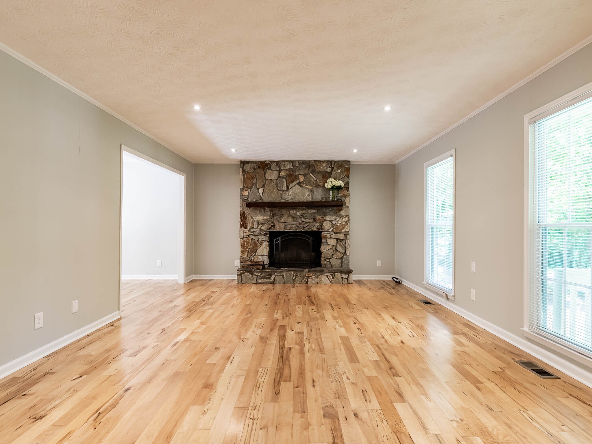 Building Photo - 4133 Thornwall Dr