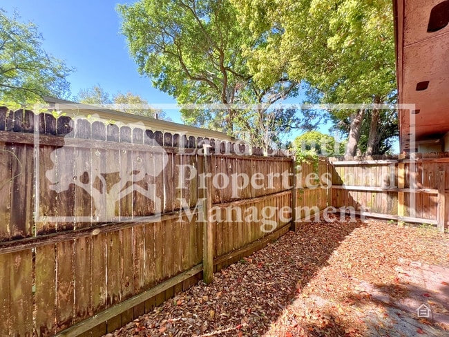 Building Photo - 713 Johnson Ave