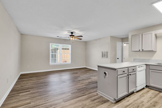 Building Photo - If you choose Autumn Chase we will both be LUCKY!!