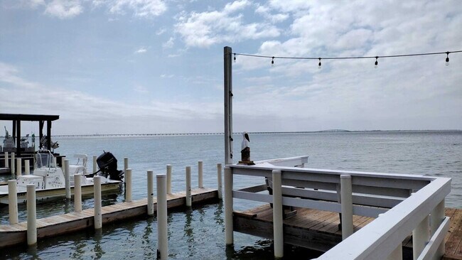 Building Photo - 208 W Kingfish St