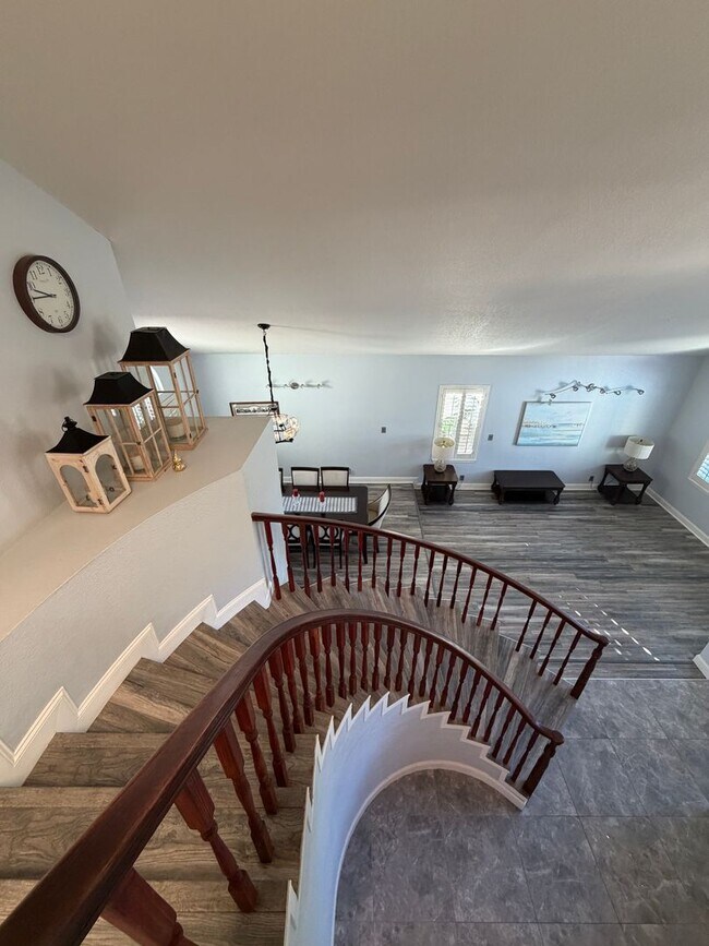 Building Photo - Spacious Living in a Beautifully Updated 4 Bedroom Home!