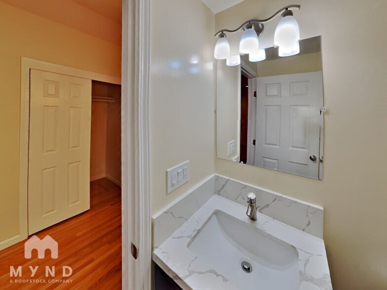 Building Photo - 4690 Cambio Ct