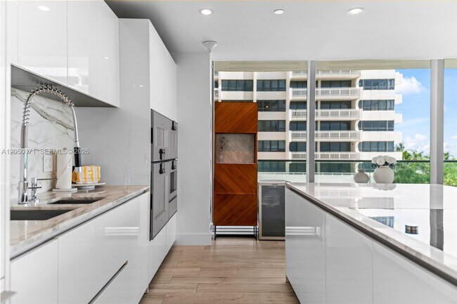 Building Photo - 10203 Collins Ave