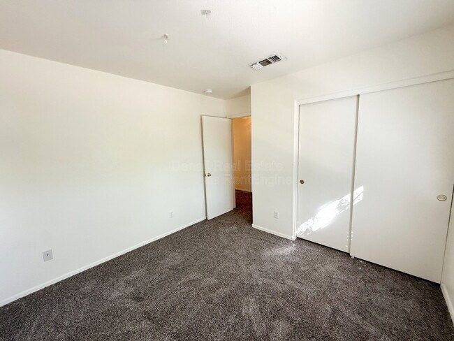 Building Photo - 10306 E Delta Ave