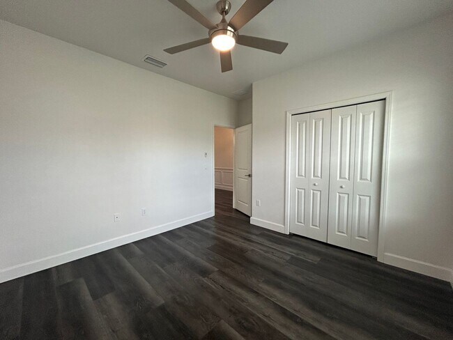 Building Photo - Immaculate 3/2 with Yard, Garage, and Pet ...