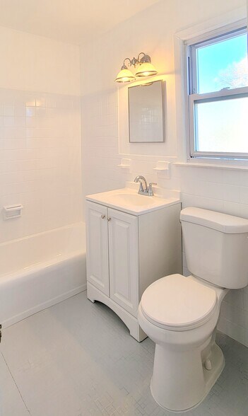 Full Bath - 17 Cuozzo St
