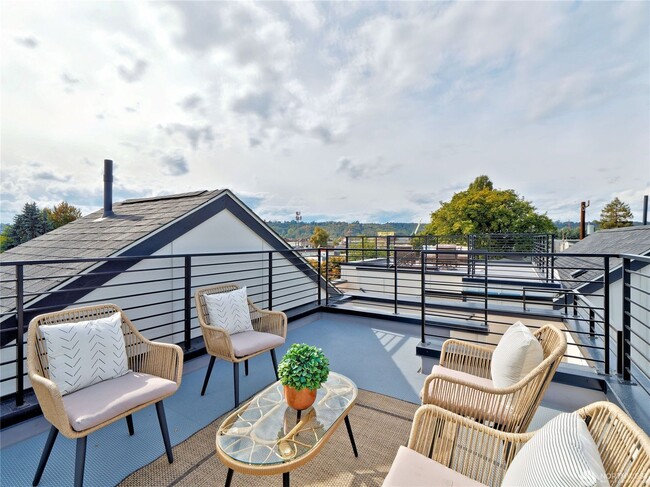 Building Photo - 6918 Flora Ave S