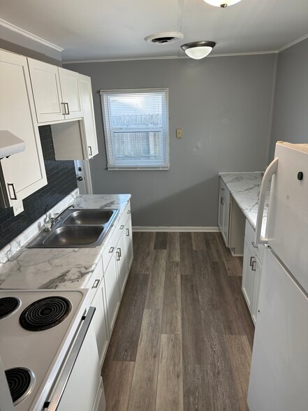 Building Photo - 2800 Darby Ln