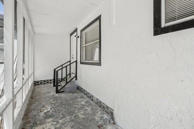 Building Photo - 2-Bedroom, 1.5-Bathroom Home in Tampa – Perfect Location!