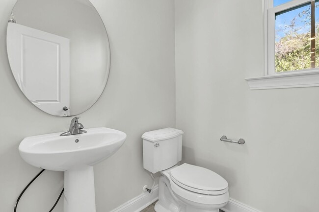 Building Photo - Gorgeous 3-Story Townhome in Park Circle | 3BR + Flex Space + Garage