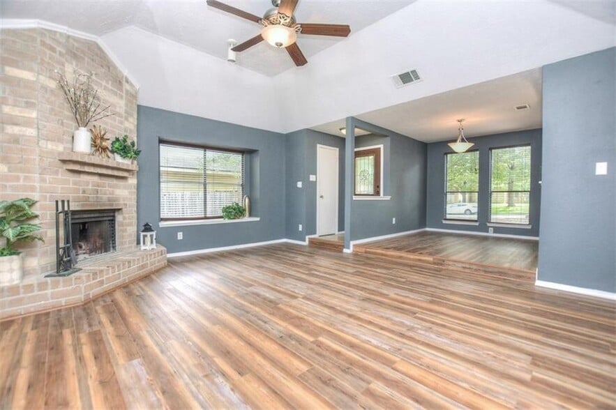 Living room - 2010 Elder Way