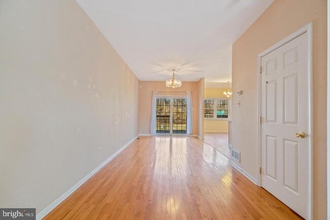 Building Photo - 556 Cork Cir