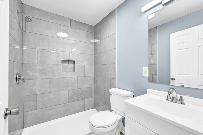 Building Photo - !!!!Fully Renovated 3 Bedroom Home in a Convenient Clarksville Location!!!!