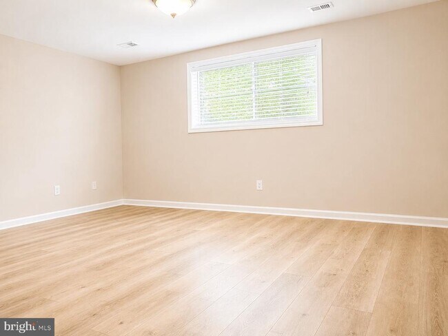 Building Photo - 8425 Blevins Way Ct