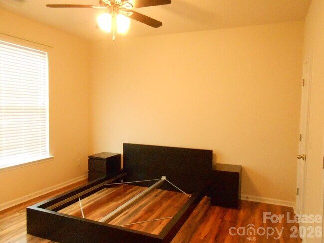 Building Photo - 115 Leyton Loop