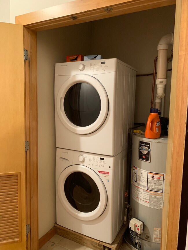 Building Photo - 1506 W Wilson Ave