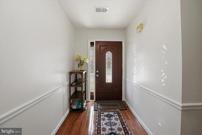 Building Photo - 102 Eaton Dr