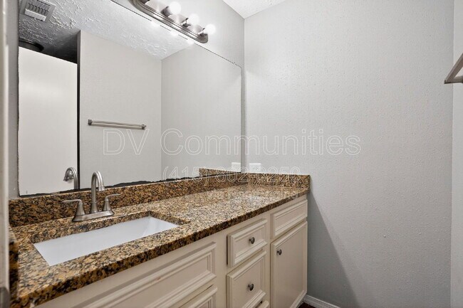 Building Photo - 20021 Cottonglade Ln