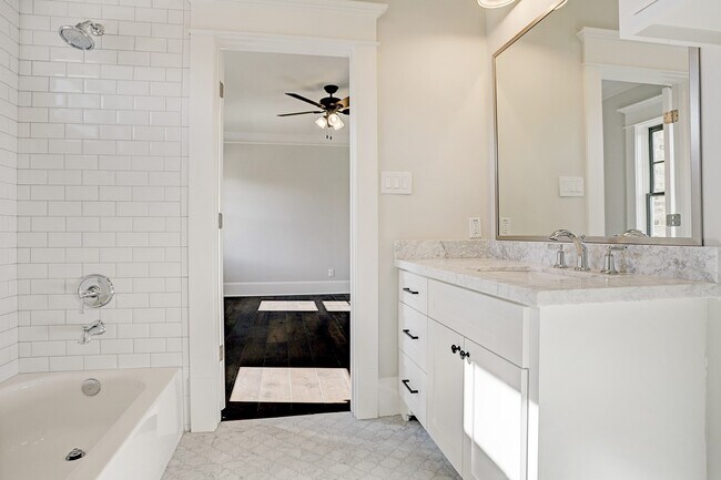 Building Photo - 1901 Bradshaw St