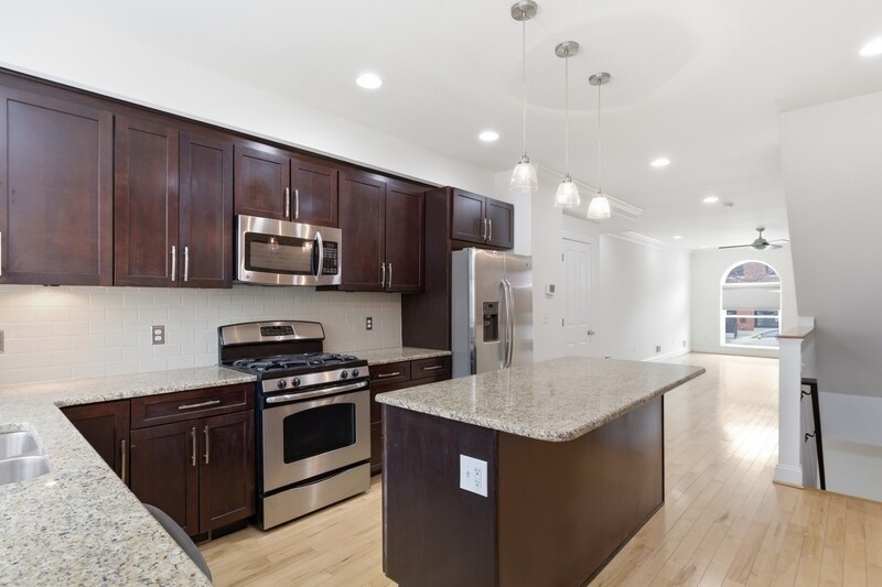 Building Photo - 409 S East Ave