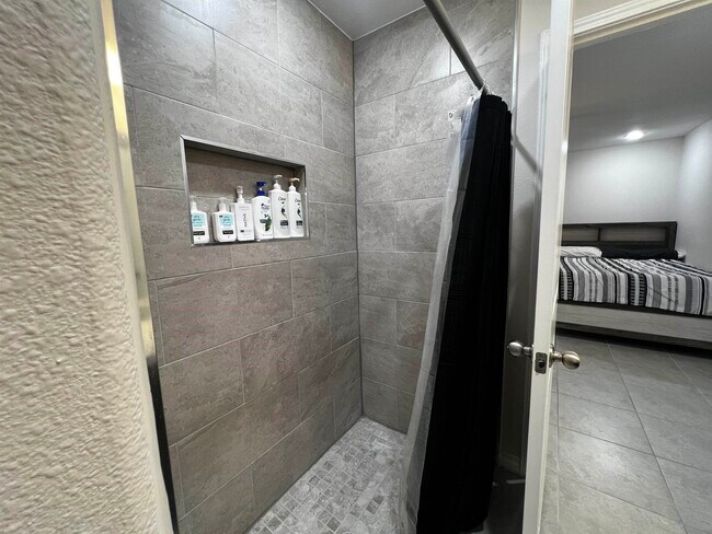 Building Photo - 5626 Encanto Dr