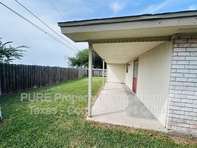 Building Photo - 2025 Blue Angel St