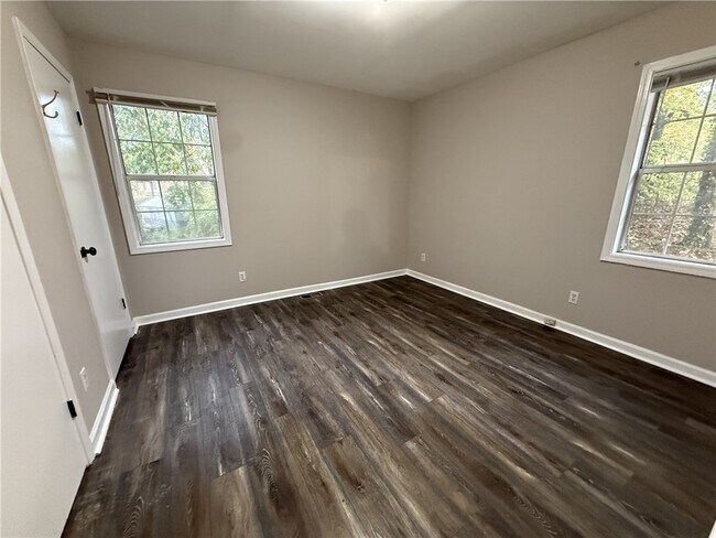 Building Photo - 107 Sycamore Ln