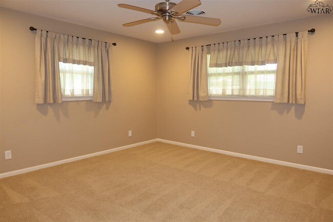Building Photo - 1544 Sweetbriar Dr