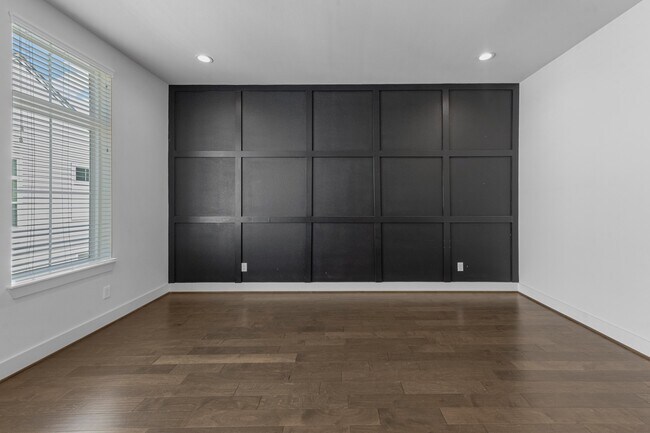 Building Photo - 6033 Cypress St