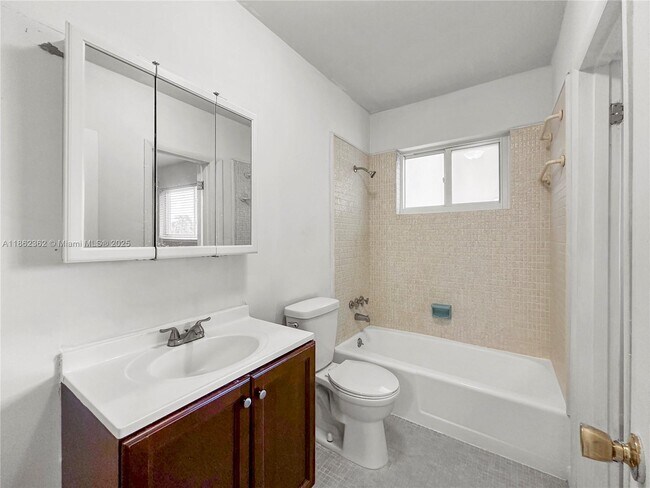 Building Photo - 2430 NE 135th St