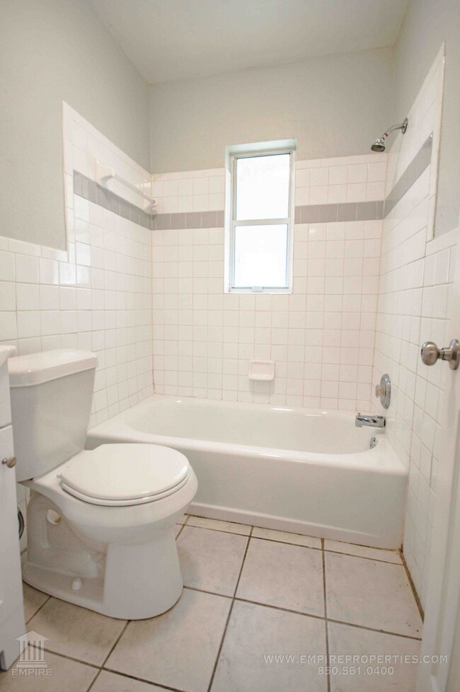 Building Photo - Great Duplex Just South of Downtown